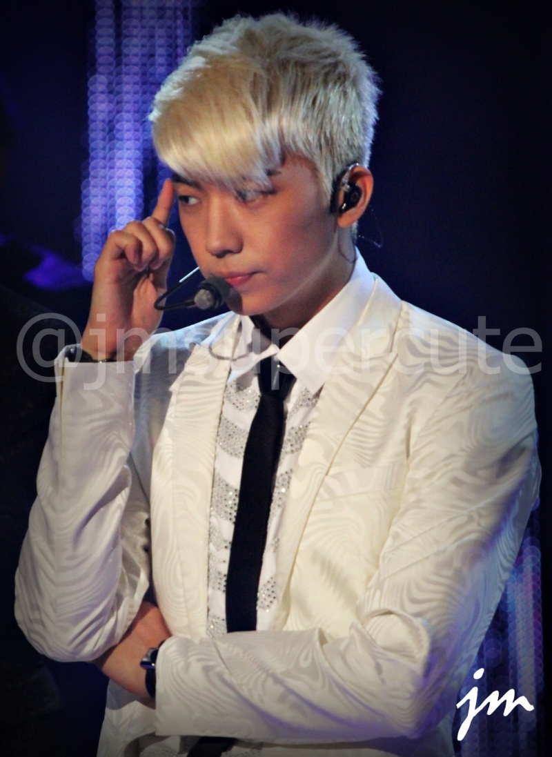 [07.08.12] Wooyoung chante "Sexy Lady" dans Simply K-pop Wooyou25