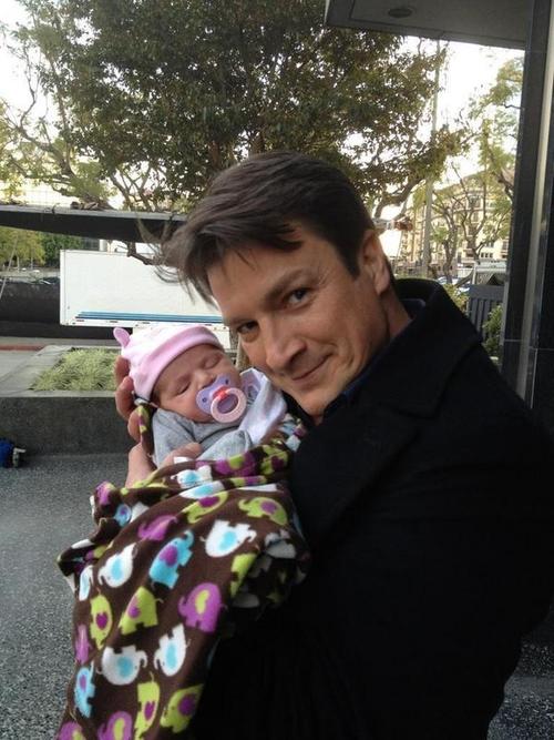 Photos de Nathan Fillion - Page 4 013010