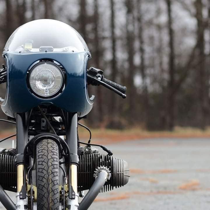 C'est ici qu'on met les bien molles....BMW Café Racer - Page 8 220