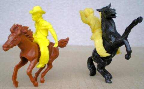 Konvolut 12 Merten Kunststoff Figuren Pferde Wildwest Rohlinge zu 4cm 