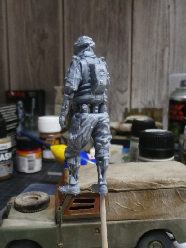 Land Rover - Revell 1/35 (FINI) - Page 2 P4030015