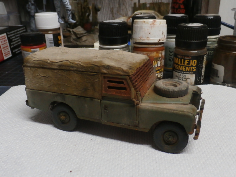 Land Rover - Revell 1/35 (FINI) - Page 2 P4040012