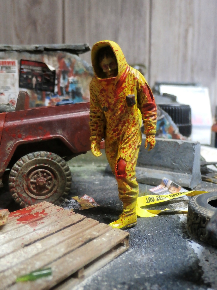Zombie in NBC coverall - figurine Royal Model 1/35 (FINI) P8120020