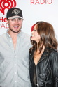 Stephen Amell, Katie Cassidy y Colin Donnell en el iHeartRadio Tumblr23