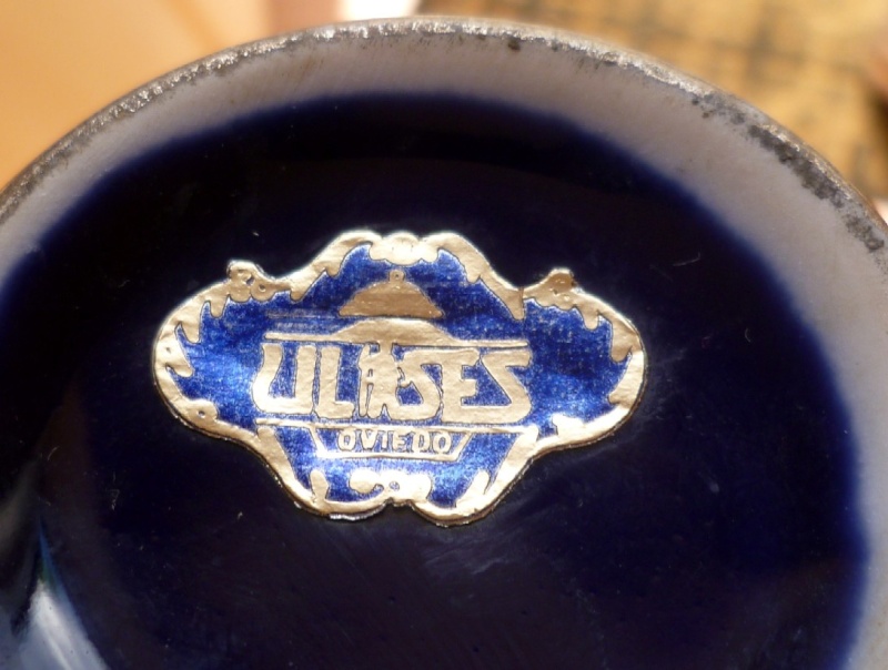 Can anyone read this label? Cobalt Blue Porc with Silver paint Ulises? P1020014