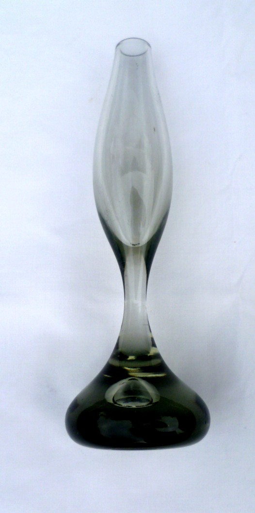 7 inch bud vase with Whitefriars style conical base with bubble? P1020112