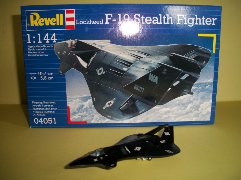 F-19 Stealth Fighter - Revell - 1/144 100_0610