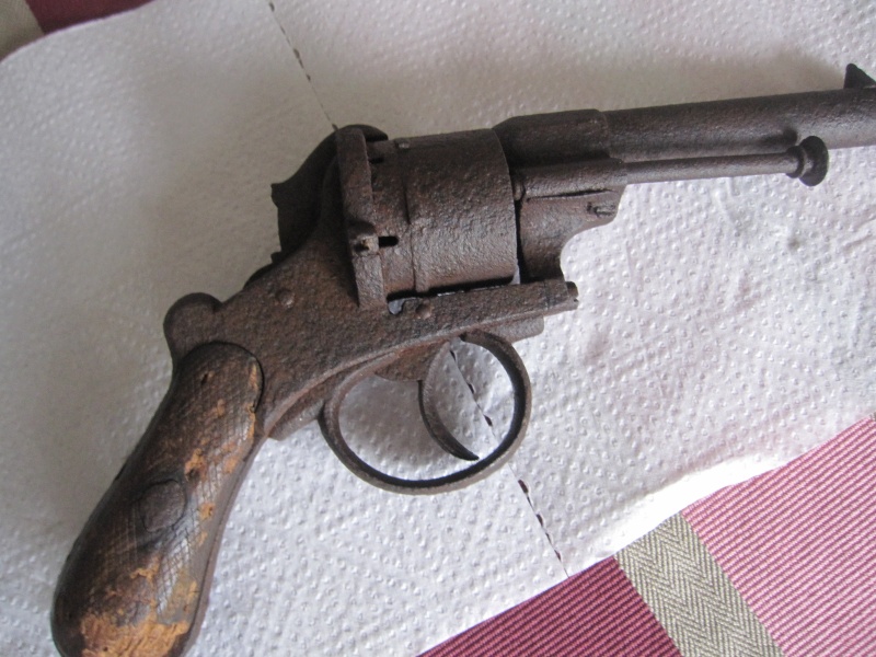 revolver Trouva19