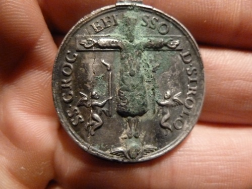 Médaille religieuse XIX/XXéme siècle  représentant le Crucifix de Sirolo en Italie. P1020821