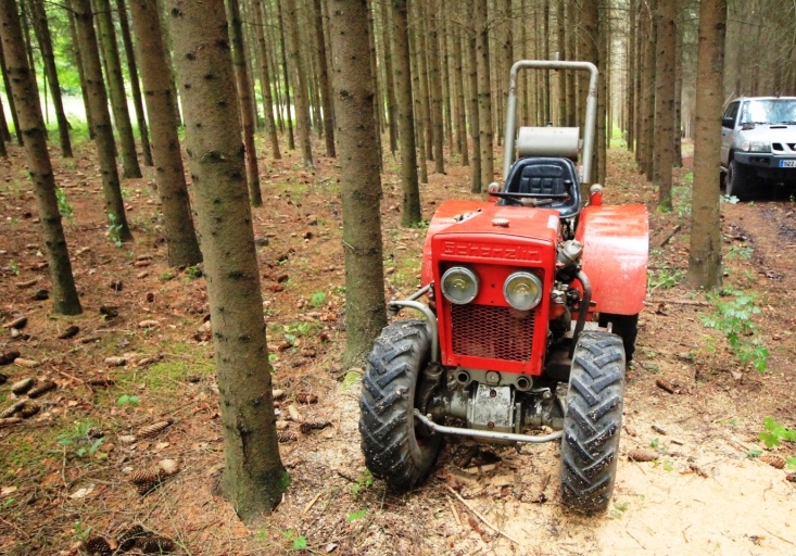 Bonjour d'un nouveau avec petit tracteur SCHANZLIN Gene211