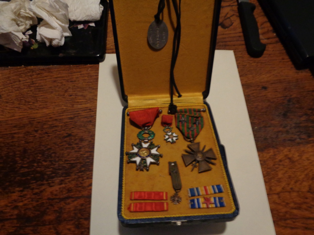 coffret de médailles et plaque d identité Dsc00111