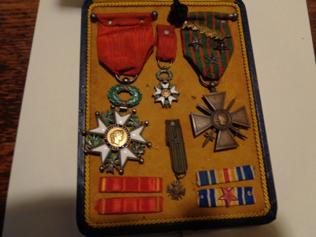 coffret de médailles et plaque d identité Dsc00113