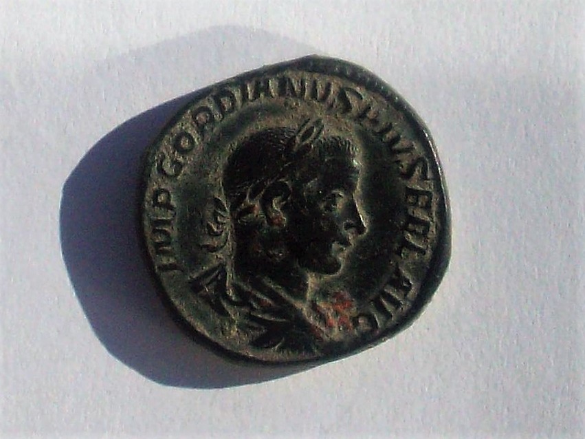 Sestercio de Gordiano III Pío.  FORTVNA REDVX - S C. Fortuna sedente a izq. Roma. 102_4664
