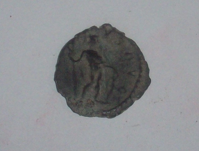 Antoniniano de Victorino. VIRTVS AVG. Soldado/Virtus estante a dcha. Trier 102_5032