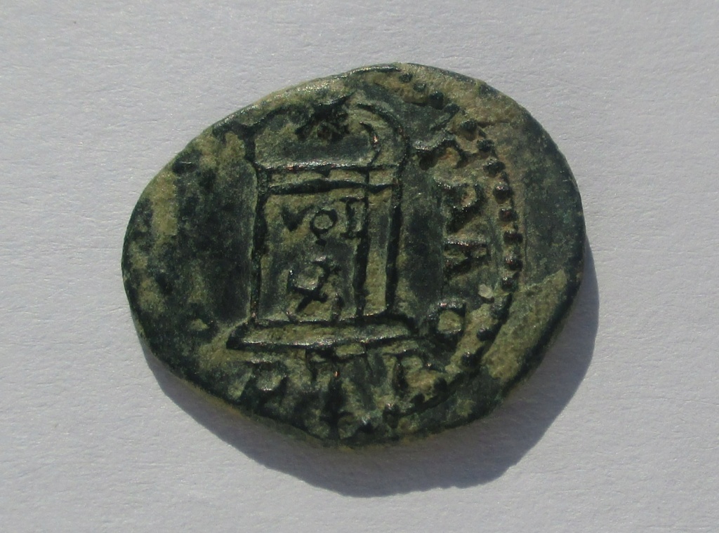 AE3 Imitativo de Constantino I. Imita (BEATA TRANQVILLITAS,ceca de Trier) 1128