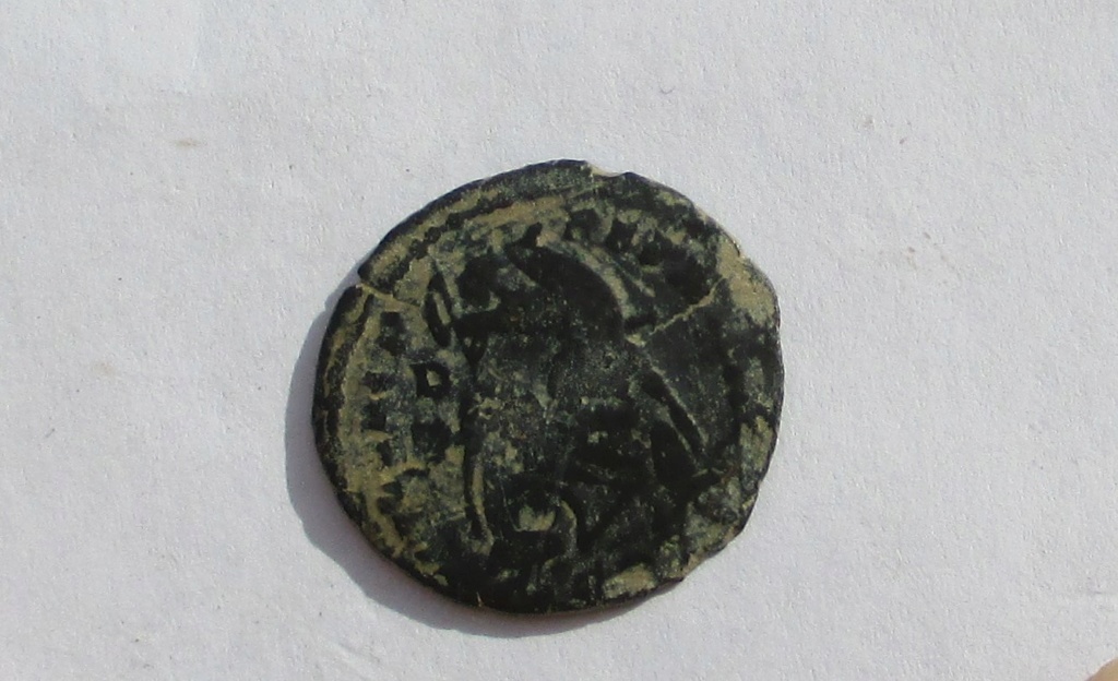 AE3 de Constancio II. FEL TEMP – REPARATIO. Soldado romano alanceando a jinete caído.  Img_1157