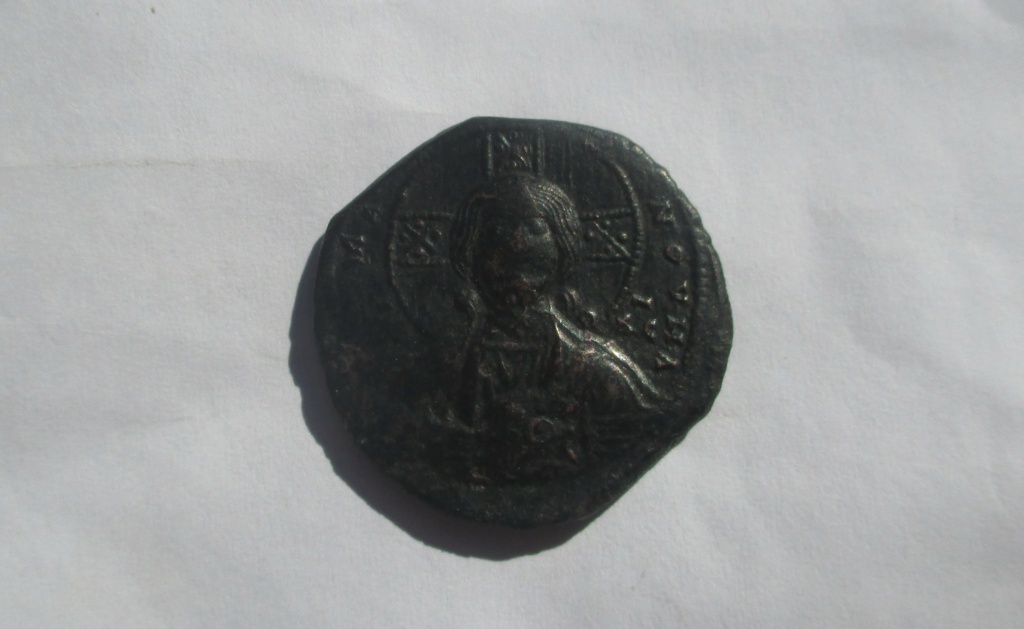 Follis anónimo atribuido al reinado conjunto de Basilio II y Constantino VIII. Img_3010