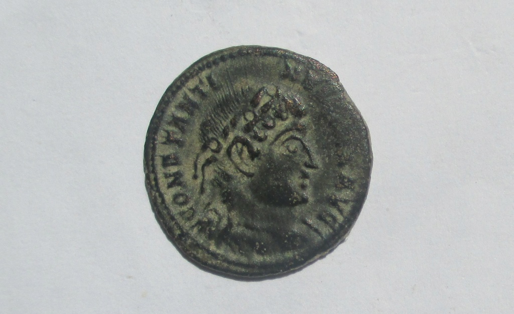 AE3 de Constantino I -  GLORIA EXERCITVS - 2 soldados y 2 estandartes - Trier Img_4020