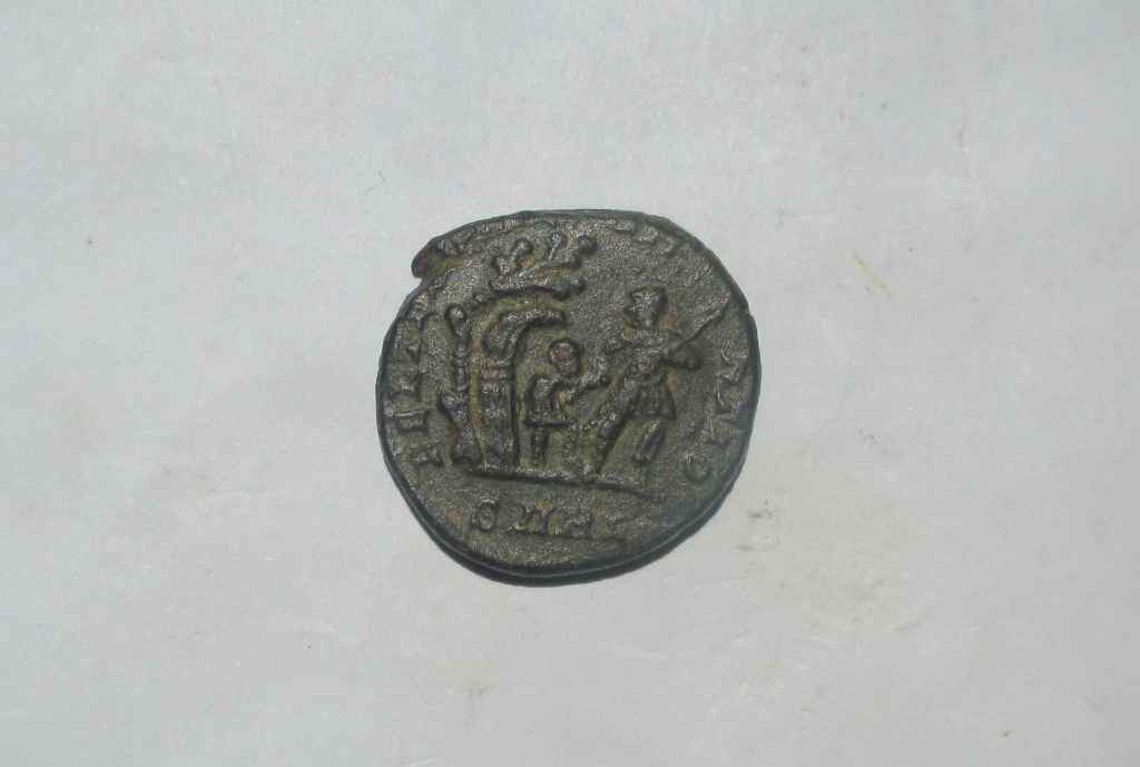 1/2 Maiorina de Constante - FEL TEMP REPARATIO - Emperador sacando cautivo de choza - Arles Img_4121
