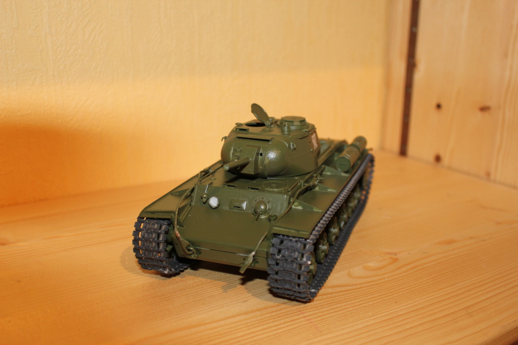 [TRUMPETER] Char lourd sovietique  KV-8S Réf 01572 Soviet11