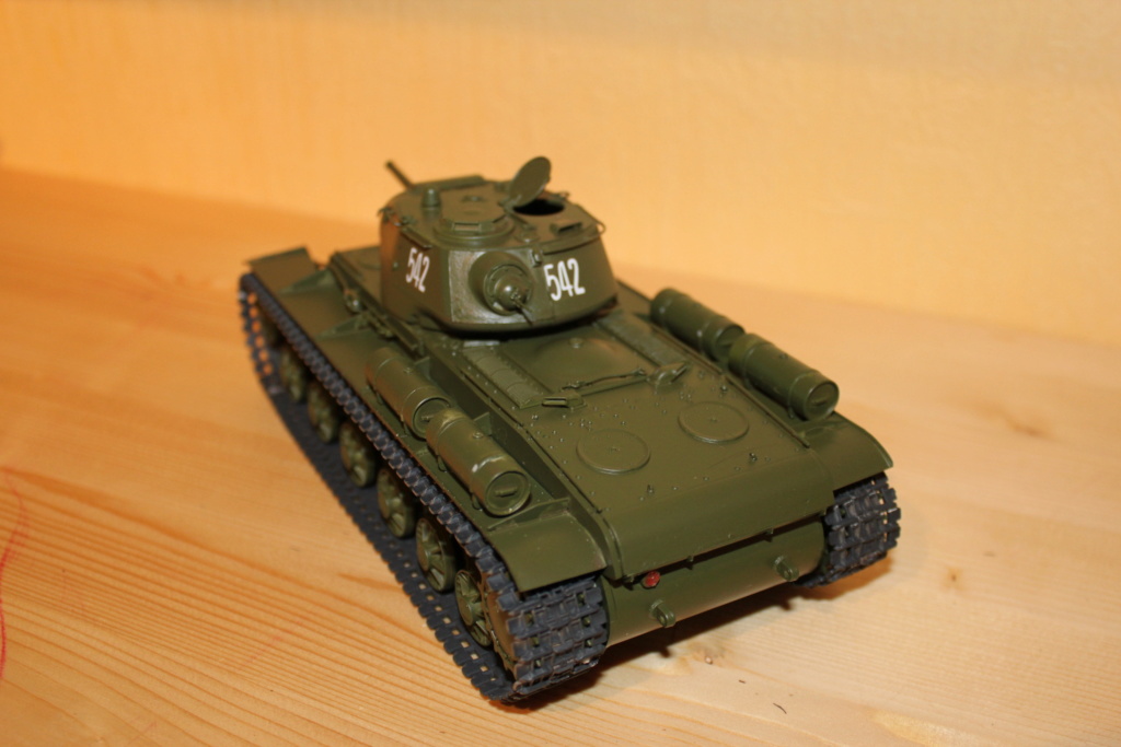 [TRUMPETER] Char lourd sovietique  KV-8S Réf 01572 Soviet12