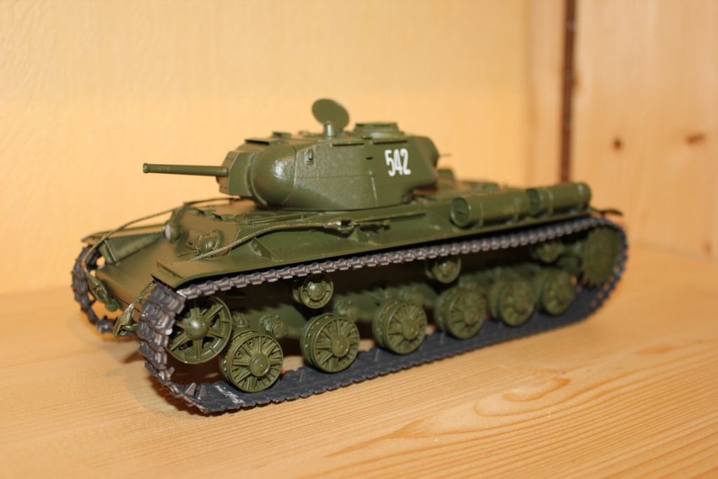 [TRUMPETER] Char lourd sovietique  KV-8S Réf 01572 Soviet17