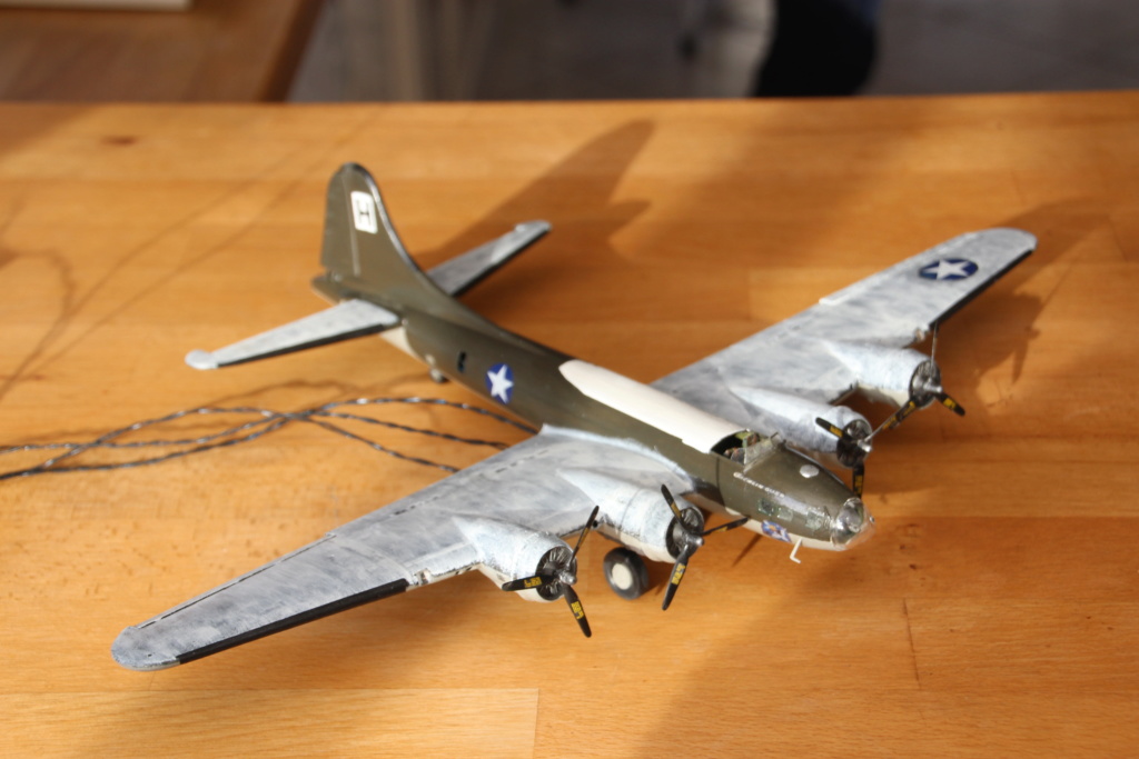 [Revell] B17 Drone Gremlin Gus II [ Fini] - Page 4 Img_6049
