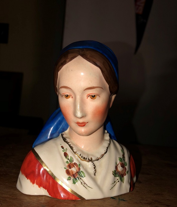 Need help Identifying this head / bust 's maker Img-3212