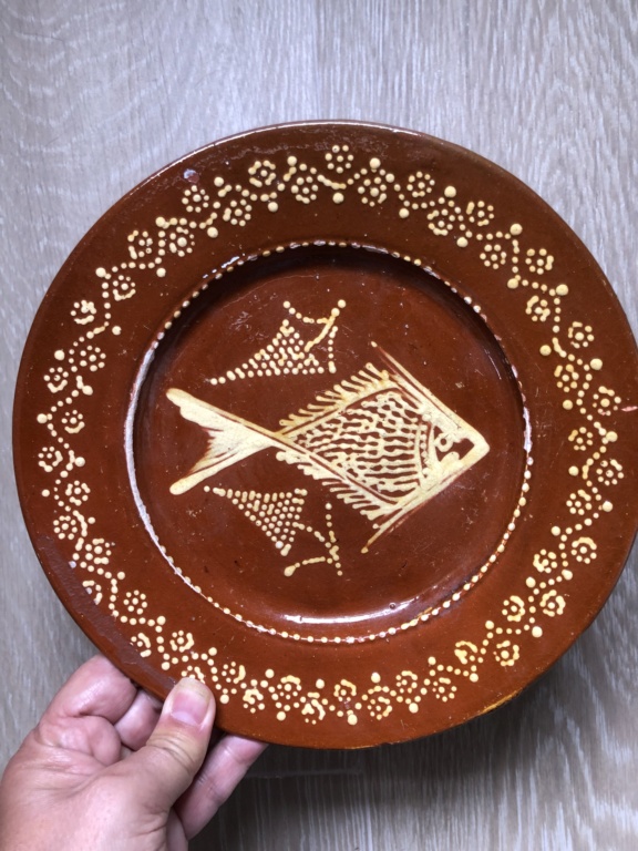 Old Earthenware slipware dot plate with fish - Portugal Img-9210