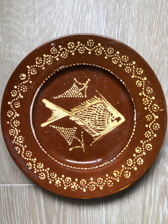 Old Earthenware slipware dot plate with fish - Portugal Img-9211