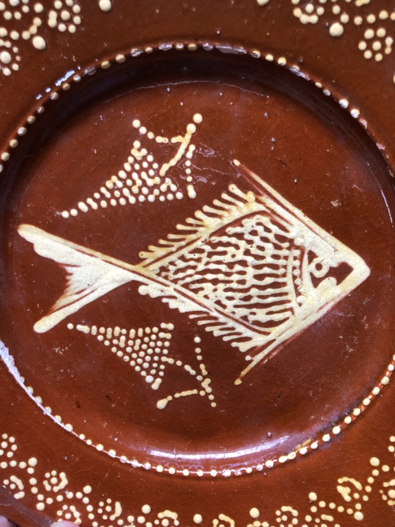 Old Earthenware slipware dot plate with fish - Portugal Img-9212