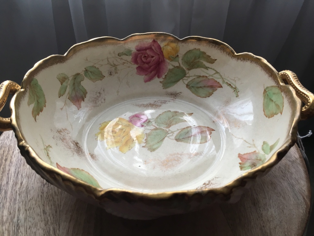 Can someone help identify this bowl 2b373310