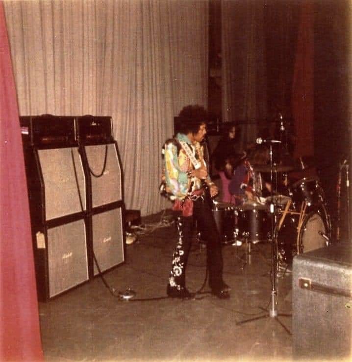 Gothenburg (Lorensbergs Cirkus) : 8 janvier 1969 [Second concert] Jimi_g16