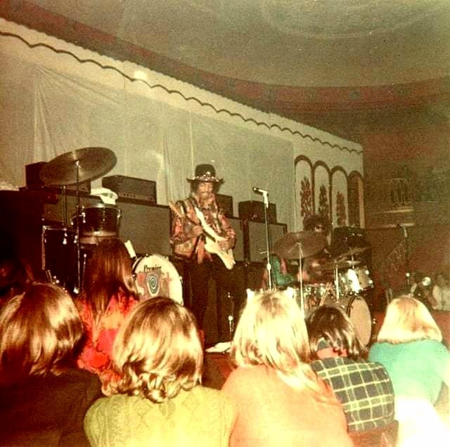 Milwaukee (The Scene) : 28 février 1968 [Second concert] Jimi_m10