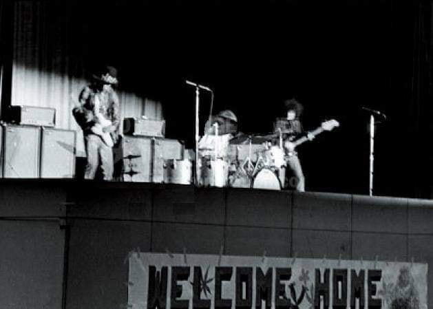 Seattle (Center Arena) : 12 février 1968 Jimi_s26