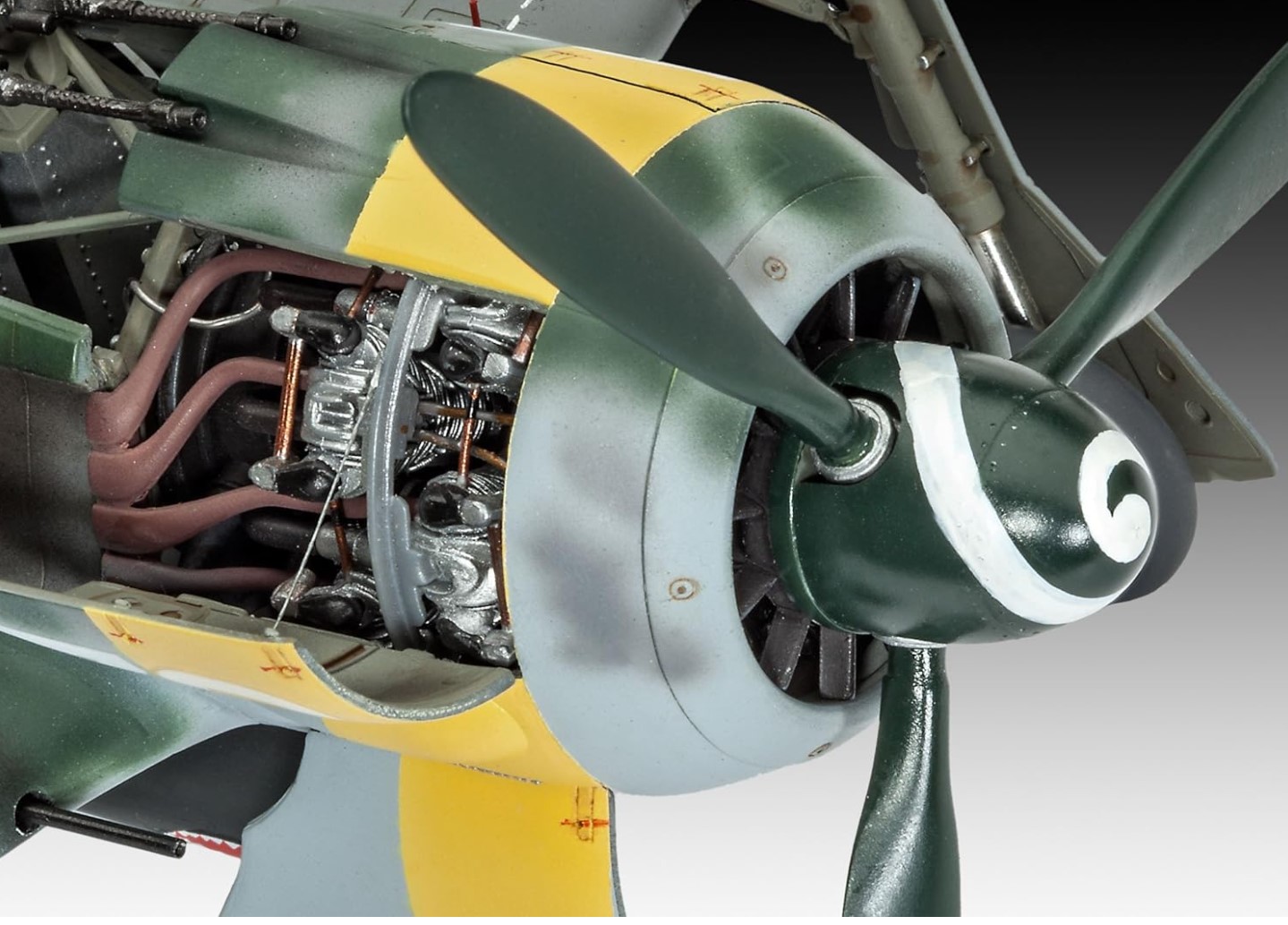 [Revell] 1/32 - Focke-Wulf Fw 190 F-8 - 6./SG 10    (fw190) 10810