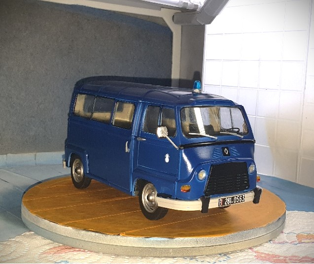 [Heller] 1/24 - Renault Estafette - Gendarmerie - Page 2 20240597