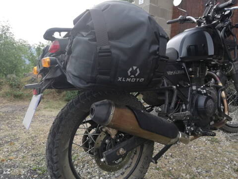 Sacoches souples (XL MOTO) et sac de selle (GIVI) sur Himalayan