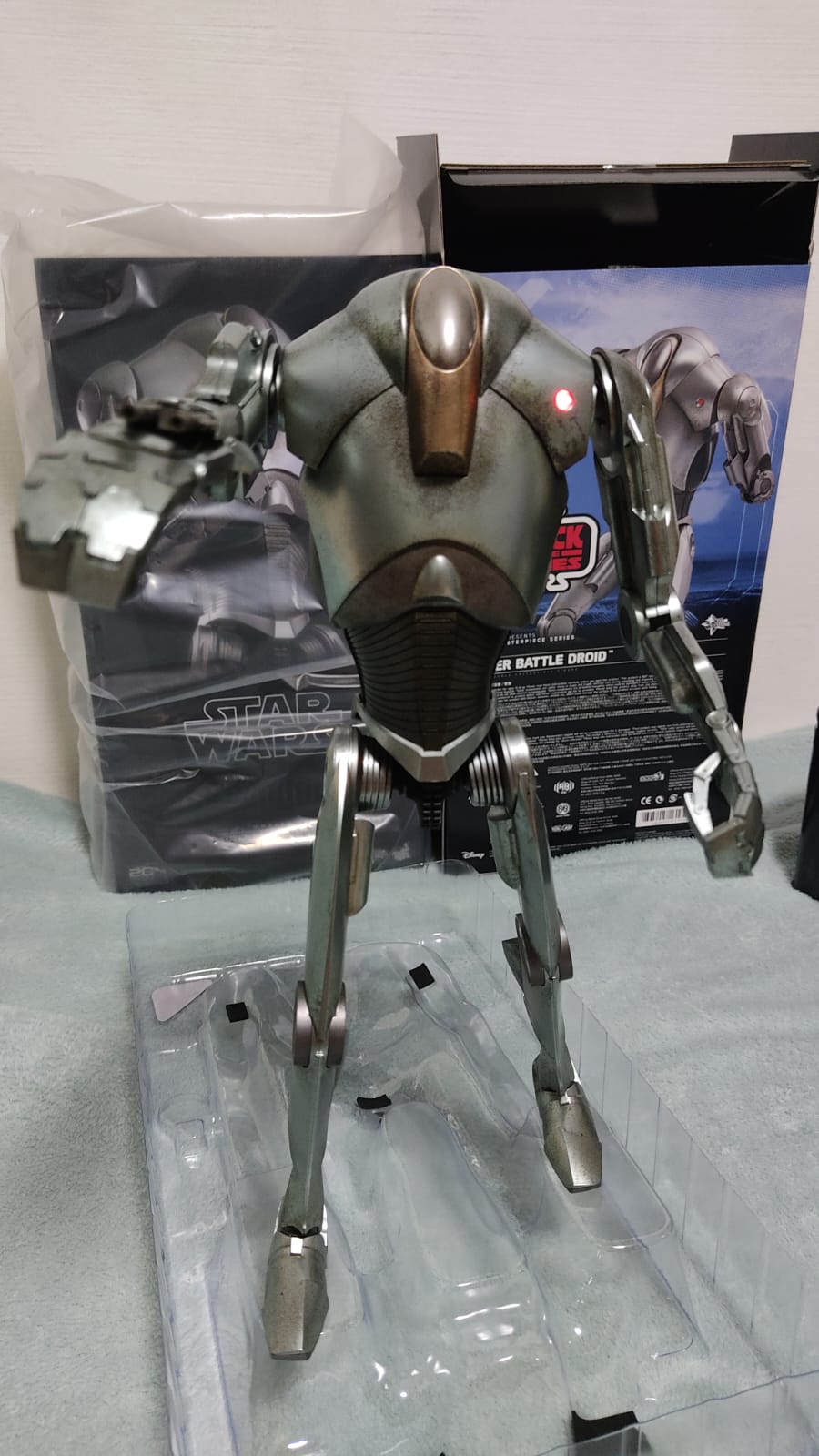 movie - NEW PRODUCT: HOT TOYS: STAR WARS EPISODE II: ATTACK OF THE CLONES™ SUPER BATTLE DROID™ 1/6TH SCALE COLLECTIBLE FIGURE Whats164