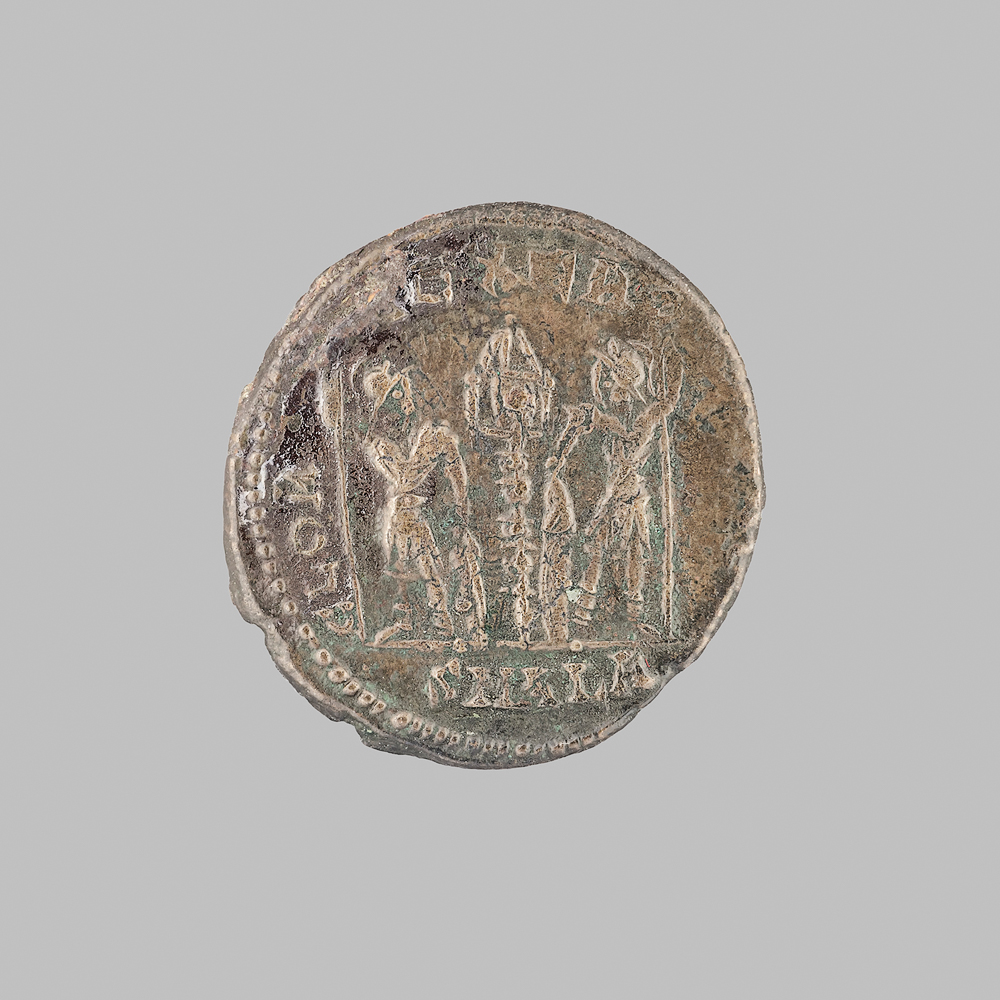 AE4 de Constancio II. GLORIA EXERCITVS. Soldados entre 1 estandarte. Alexandria _asn7627