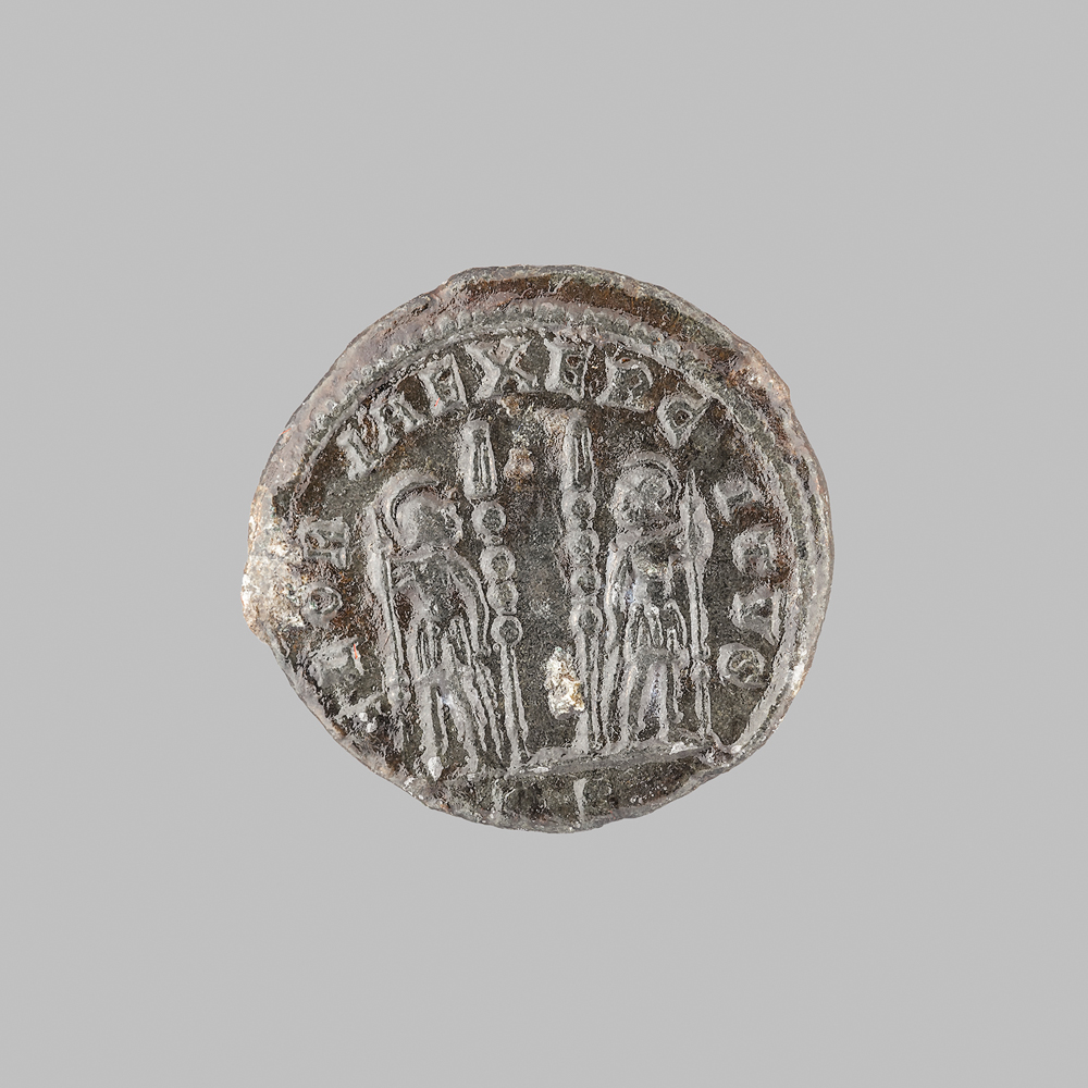 AE3 de Constantino II. GLORIA EXERCITVS. Dos estandartes entre dos soldados. _asn7713