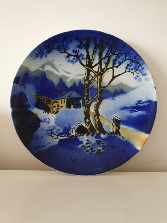 29 cm wide plate with mountain view in blue, beige, and grey 20220611