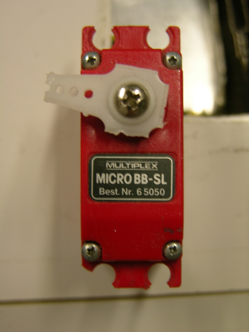 [Recherche] 1 servo MPX Micro BB-SL. Dscn7510