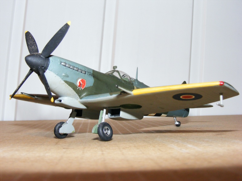 SUPERMARINE SPITFIRE Mk XVI E conversion HELLER/AIRFIX Réf 80282 Dscf0551