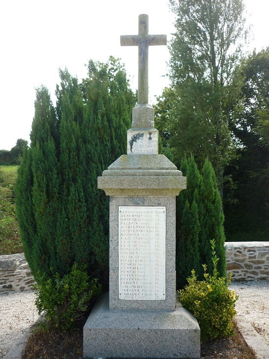 Monuments aux morts bretons (Finistère) P1190863