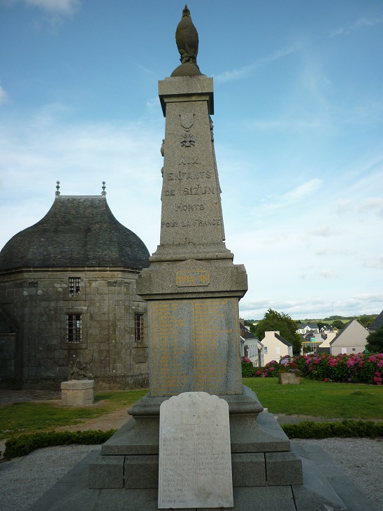 Monuments aux morts bretons (Finistère) P1190915