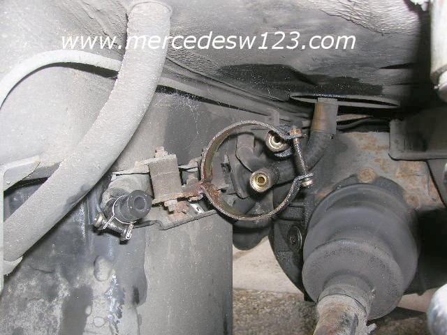 [TUTO] W123 - 07.3 - Accumulateur de pression série I - Changement sur 280 CE de 79 Dscn4632