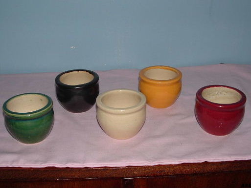 hon-john thinks that these pots are Crown Lynn .... 5_pots10