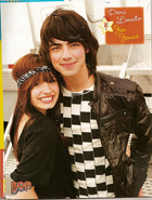  demi with the jonas brothers Ti4u_u11