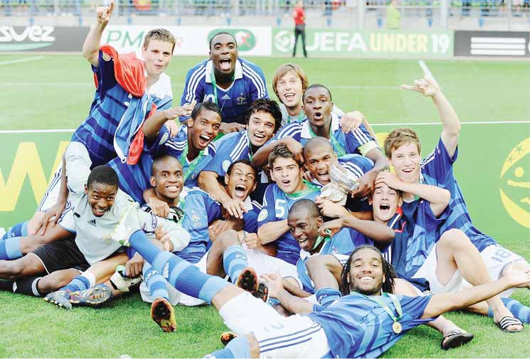 LES JEUNES BLEUS - Page 3 Sans_t10